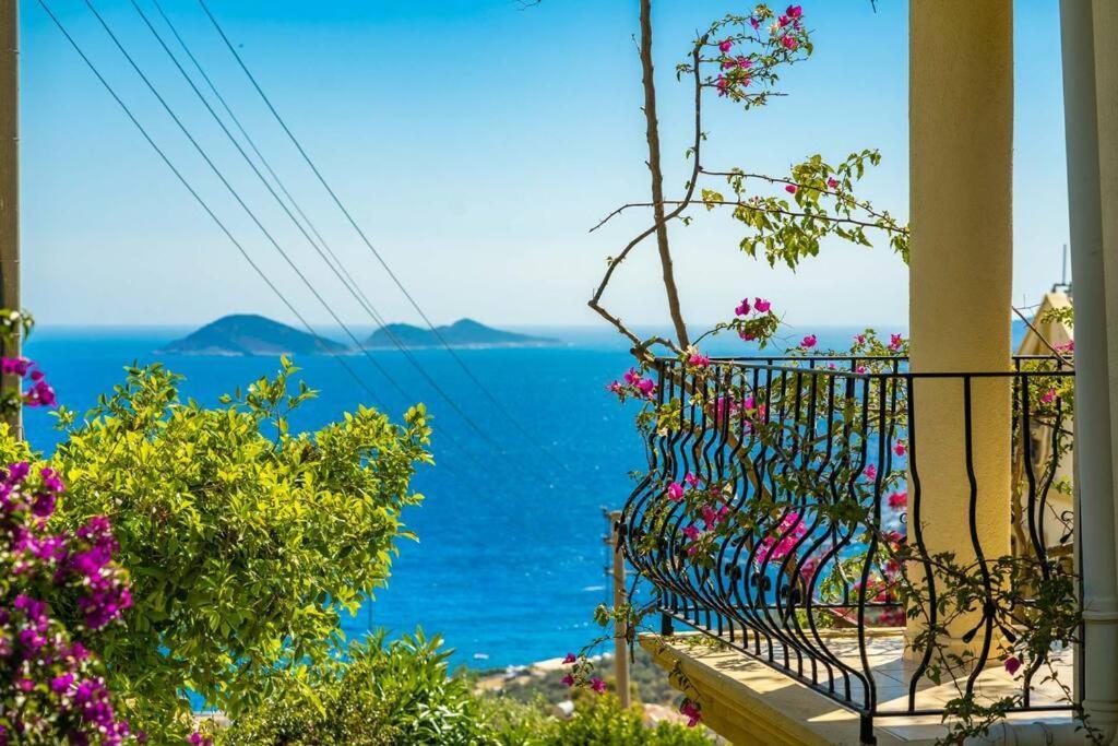 Azure Apartment With Sea View In Kalkan Esterno foto