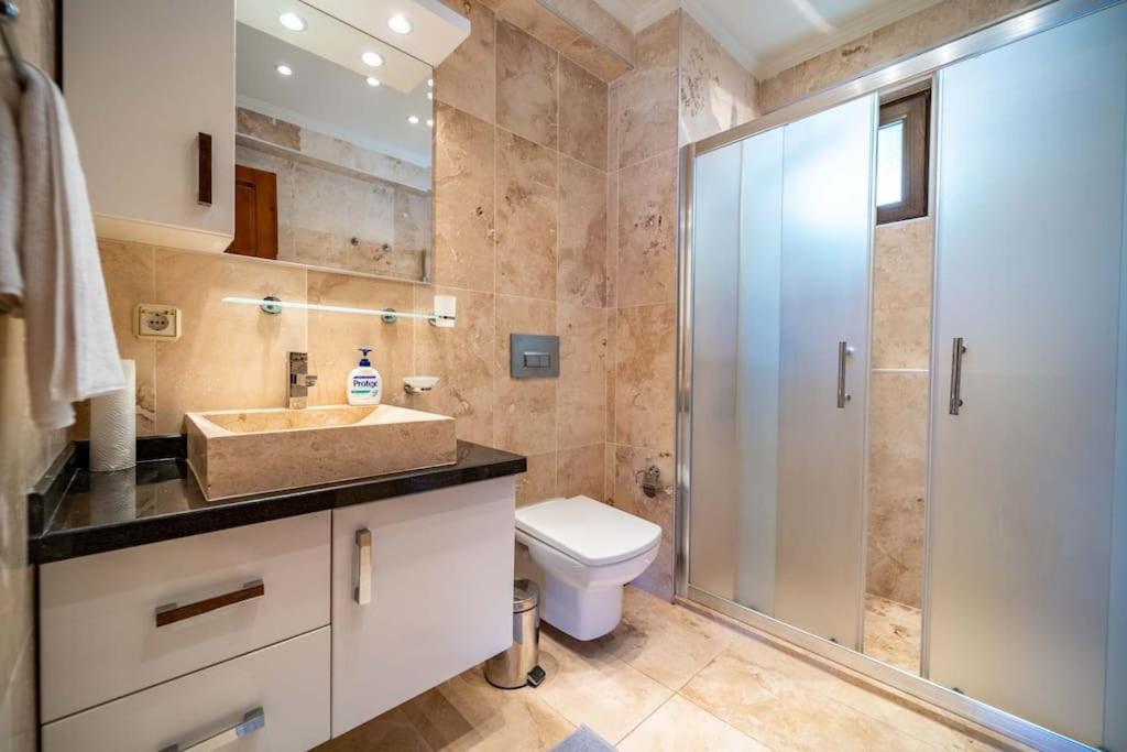 Azure Apartment With Sea View In Kalkan Esterno foto