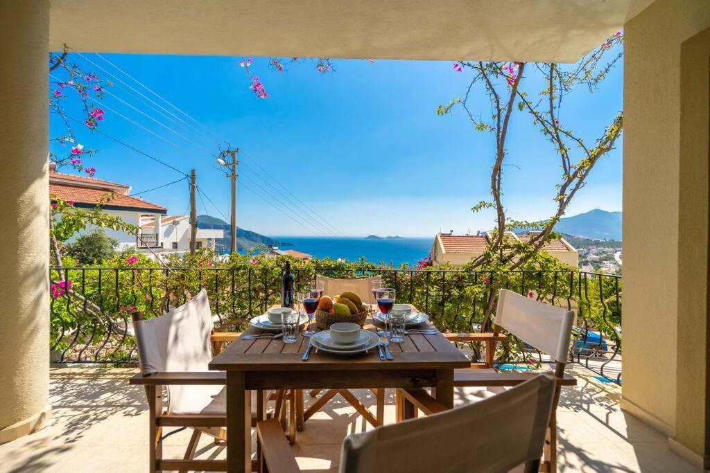 Azure Apartment With Sea View In Kalkan Esterno foto